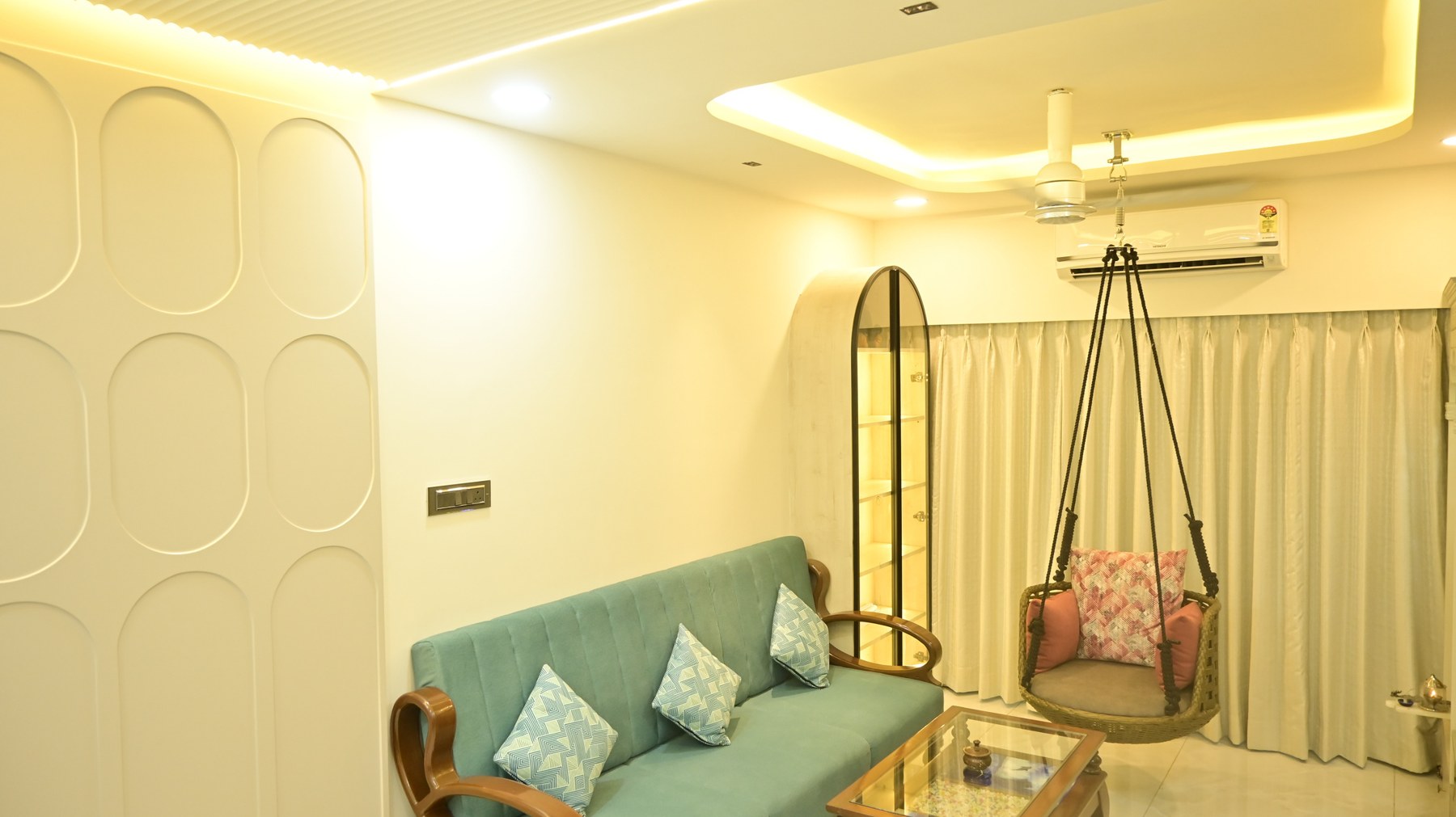Warm living room with arched wall details